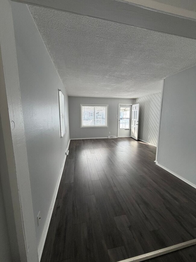 Building Photo - 3 Bedroom Ranch in Warren.