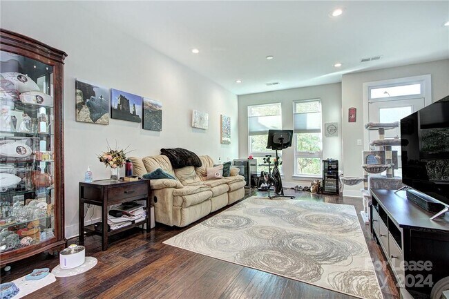 Foto del edificio - 2848 Youngblood St