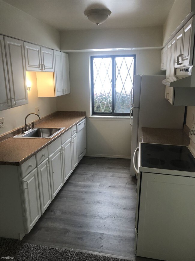 Building Photo - 1 br, 1 bath  - Dover Glen Condominuims