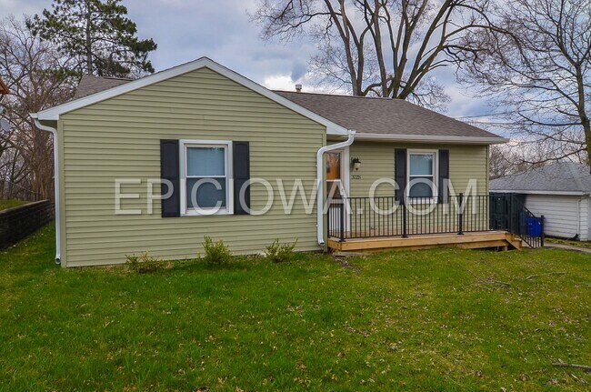 Foto del edificio - 3028 Circle Dr NE