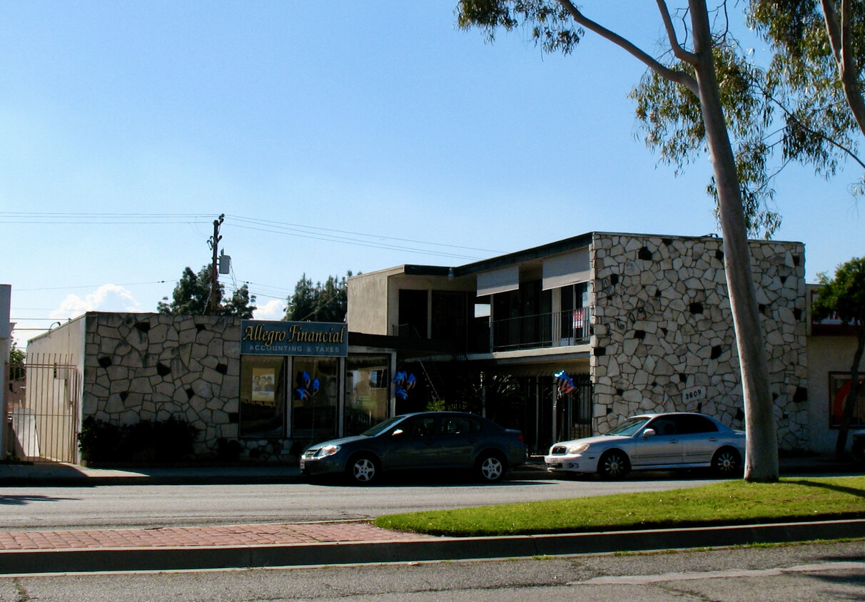 Building Photo - 2607 W Beverly Blvd