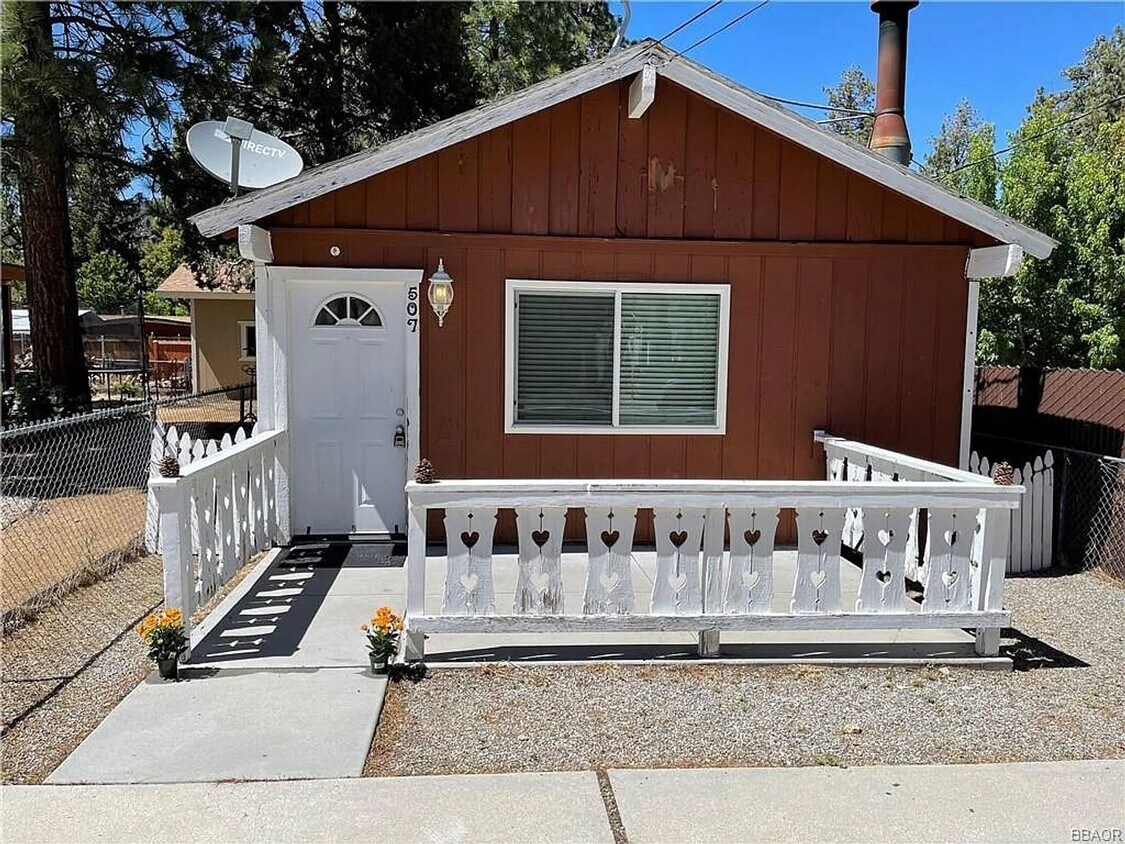 Foto principal - Warm & Cozy Single-Story Home in Big Bear City