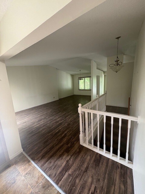 Sala de estar en el piso superior - 3700 Westmark Cir