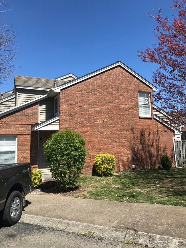 Photo - 324 Yorkshire Cir Townhome