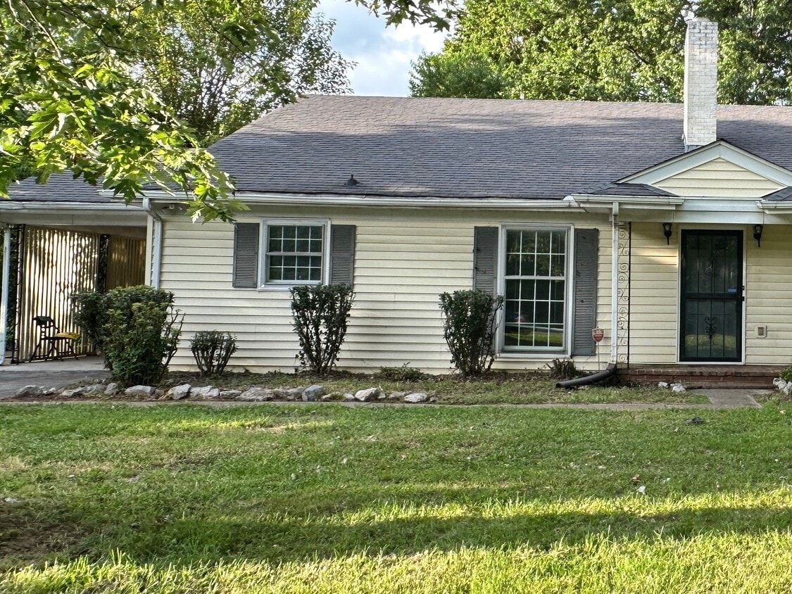 Foto principal - 1135 E Clark Blvd