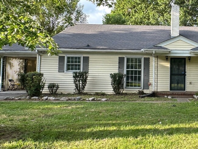 Photo - 1135 E Clark Blvd Townhome