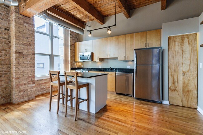 Building Photo - 2201 W Wabansia Ave
