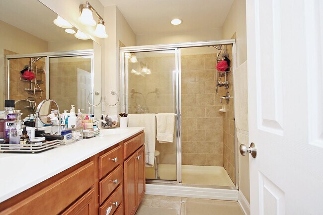 Building Photo - Avon Park Townhome With Mountain Views