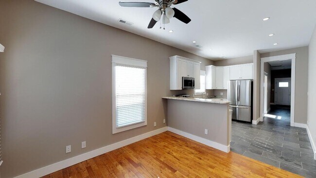 Foto del edificio - 1626 Forest Ave