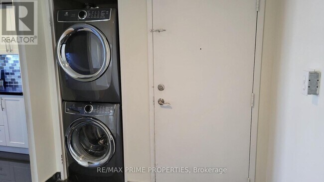 Photo du bâtiment - 4450 Tucana Ct