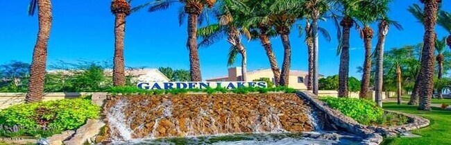 Foto del edificio - 10945 W Poinsettia Dr