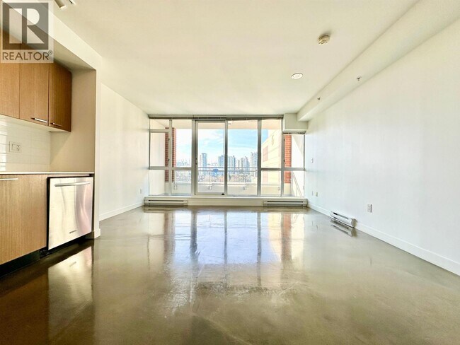 Building Photo - 221 Union St