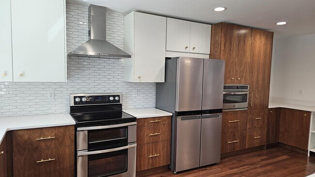 Foto del edificio - 6729 Elgywood Ln