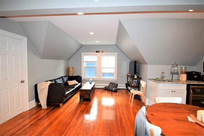 Foto del edificio - 32 Mapleton St