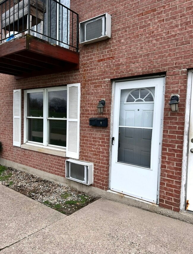 Building Photo - 23 S River St