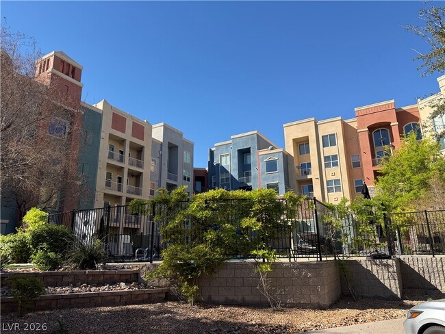 Building Photo - 38 E Serene Ave