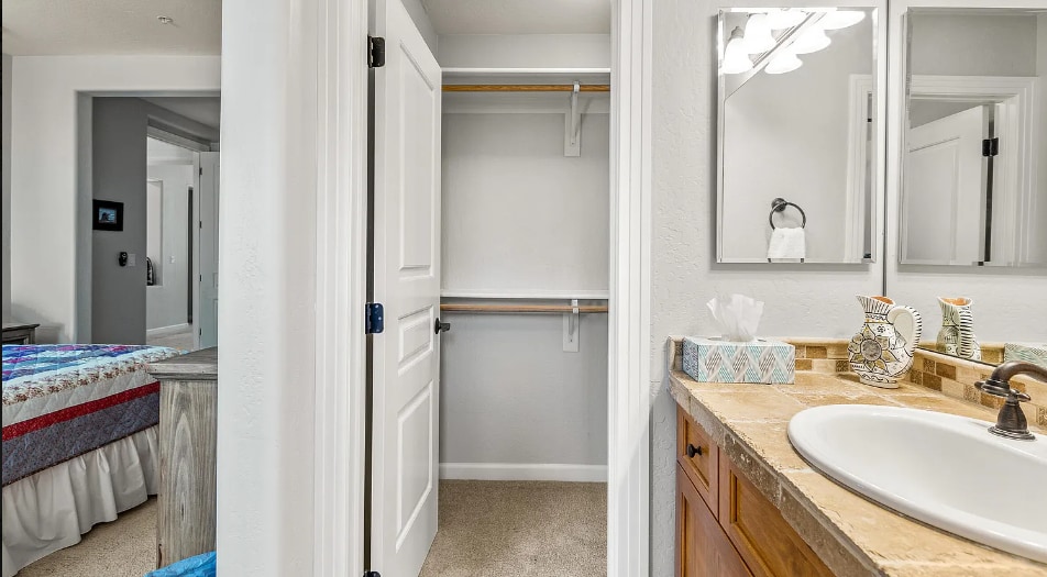 2nd master walk-in closet - 4864 W Quick Draw