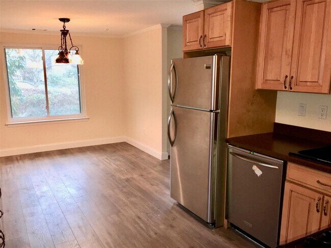 Building Photo - 309 Clubhouse Ct