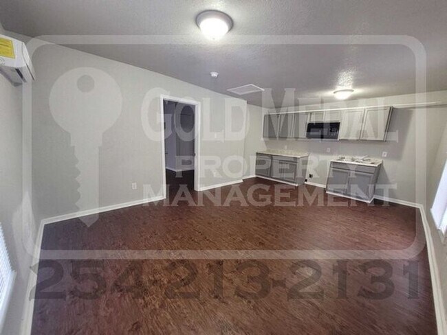 Foto del edificio - Cozy 1-Bedroom, 1-Bathroom Fourplex Near F...