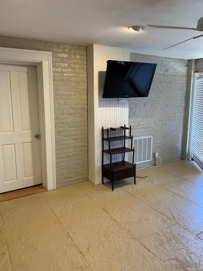Building Photo - 306 S Rankin St
