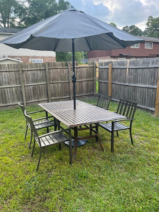 Foto del edificio - 611 Greenway Dr