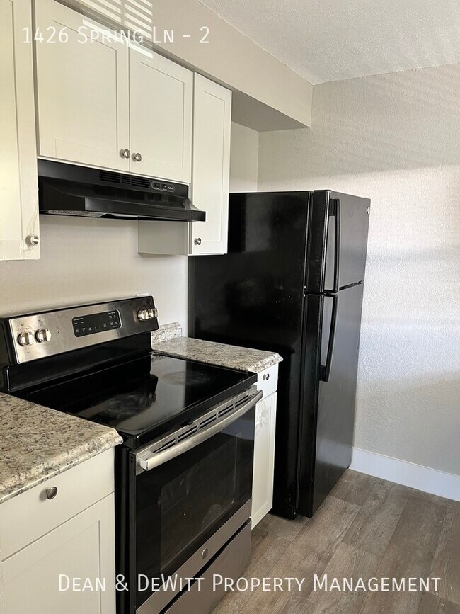 Foto del edificio - 1426 Spring Ln