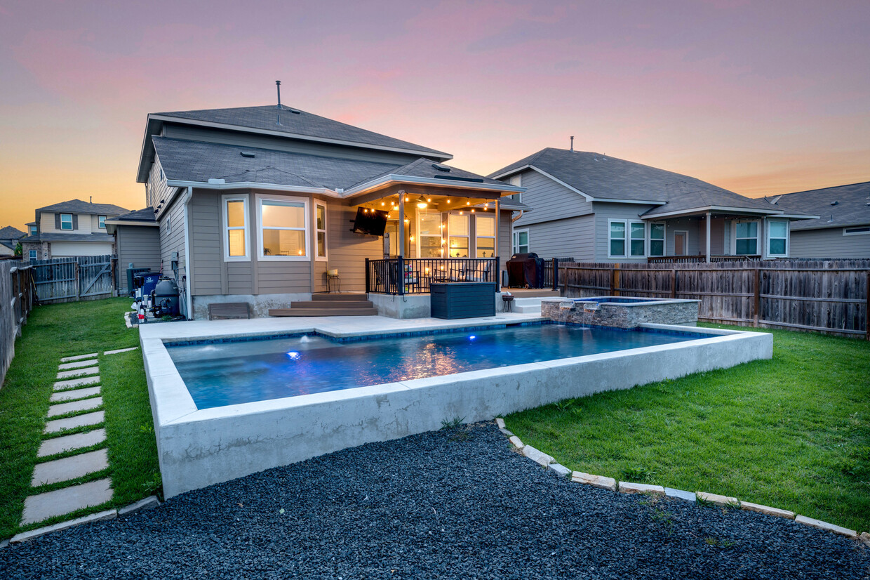 Foto principal - 10330 Luneville Ln