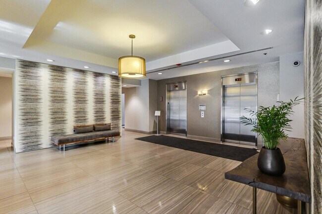 Foto del edificio - 330 N Jefferson St
