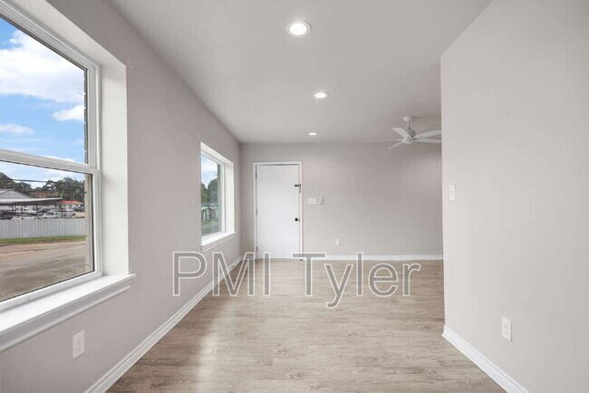 Foto del edificio - 1816 W Oakwood St