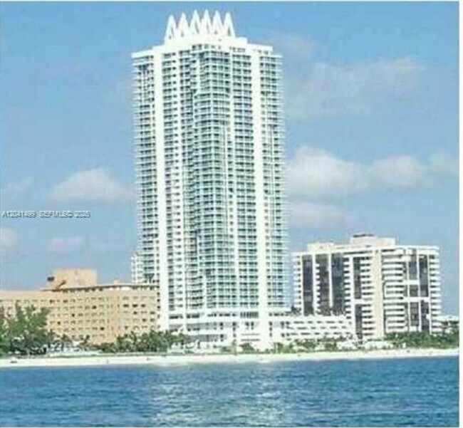 Foto del edificio - 6365 Collins Ave