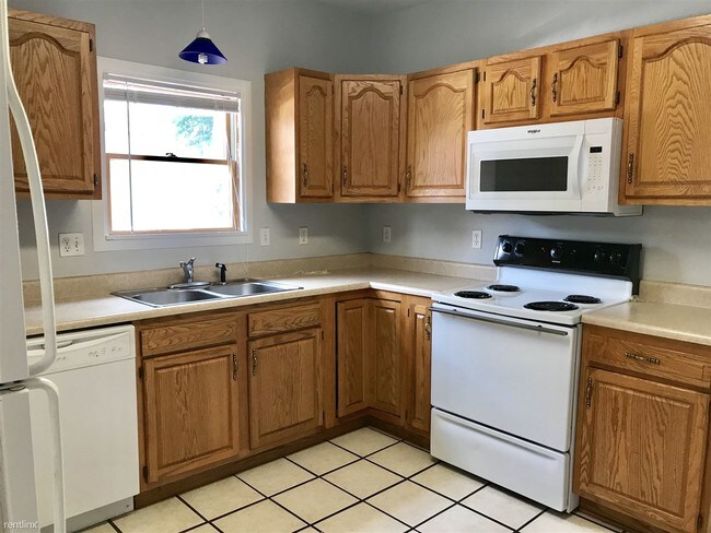 Building Photo - 6 br, 2.5 bath House - 722 Packard St