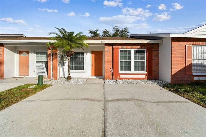 Primary Photo - Charming 2 bedroom, 2 bath Home HEATHER LAKES
