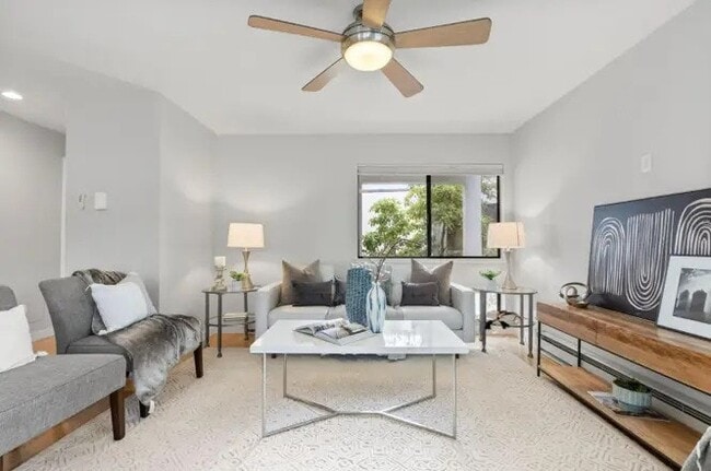 Building Photo - 1919 Alameda de las Pulgas