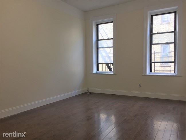 Building Photo - 3 br, 1 bath Apartment - 27 E 3rd St