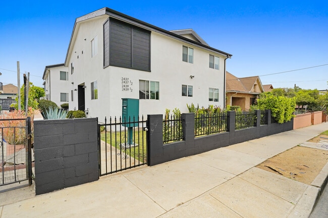 Building Photo - 2439 Malabar St