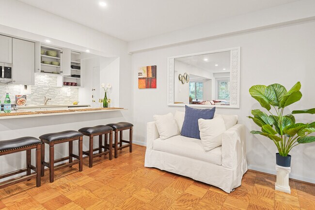 Building Photo - 4201 Cathedral Ave NW