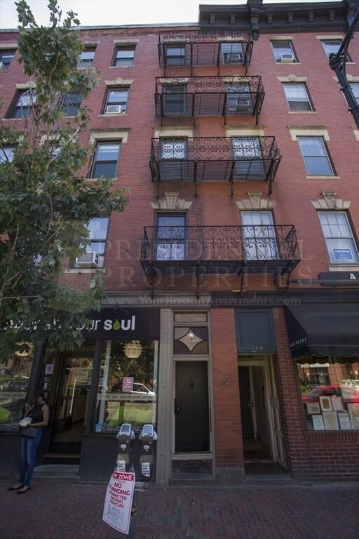 Building Photo - 110 Charles St