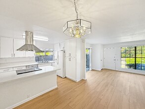 Building Photo - 4360 Vision Dr