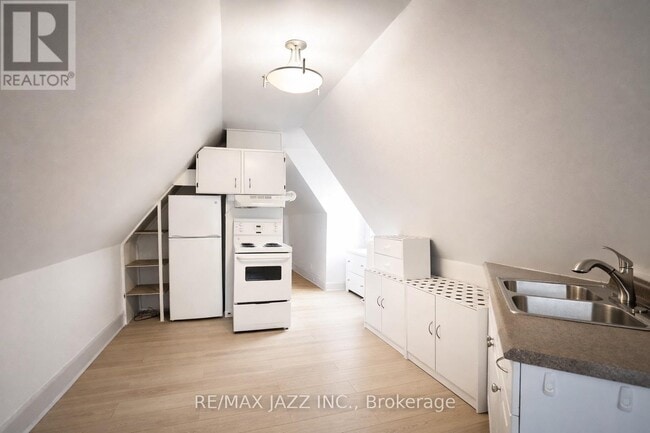 Building Photo - 118 Eastwood Rd