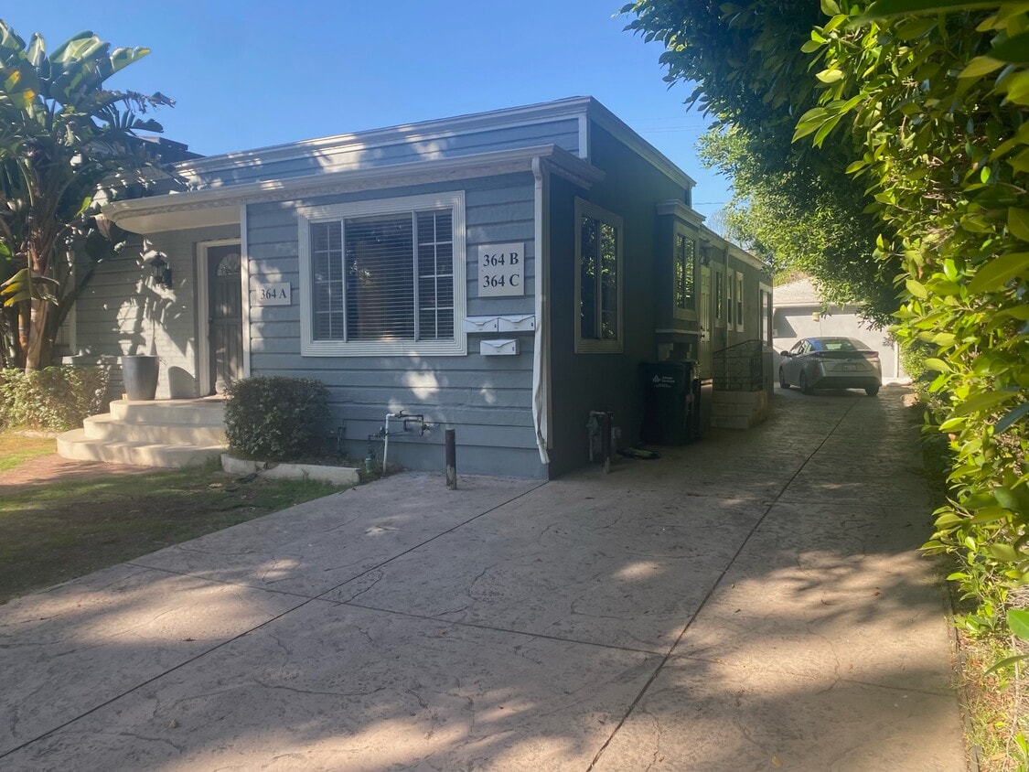 Primary Photo - 364 N San Vicente Blvd