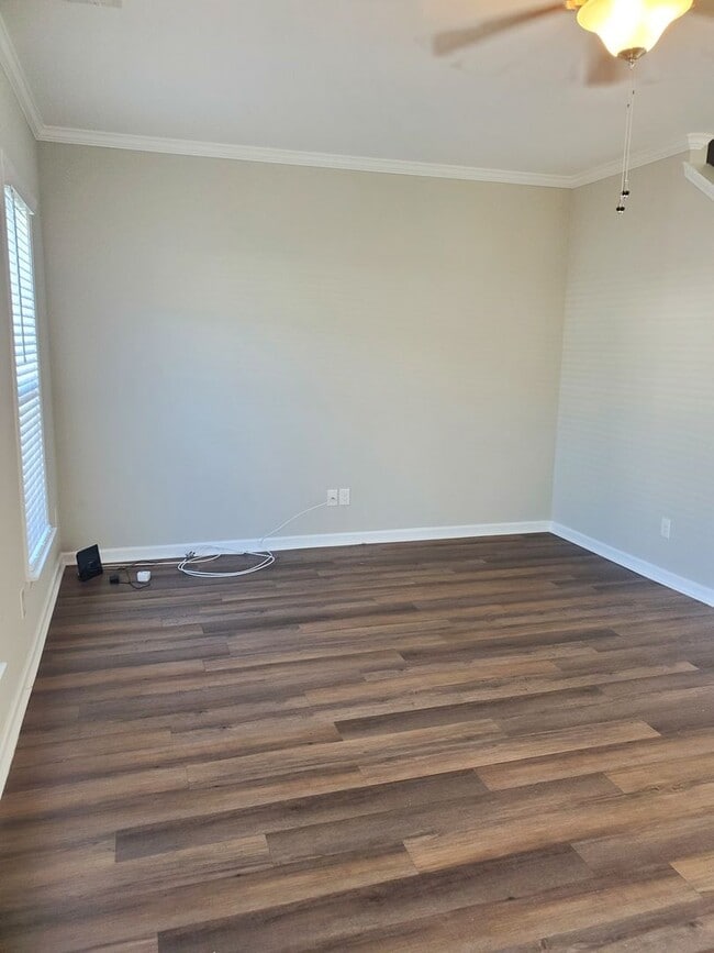 Building Photo - 3 Bedroom, 2.5 bath townhome in the Berwic...