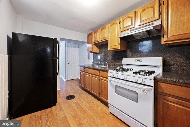 Building Photo - 2575 E Huntingdon St