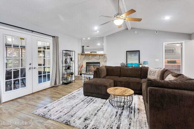 Building Photo - 11530 Sweetwater Oaks Dr W