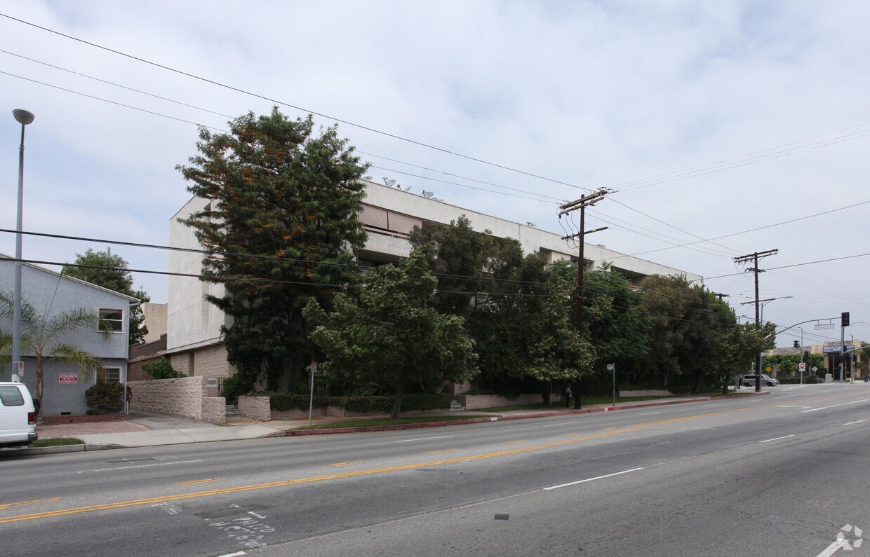 Building Photo - Chandler Apartments
