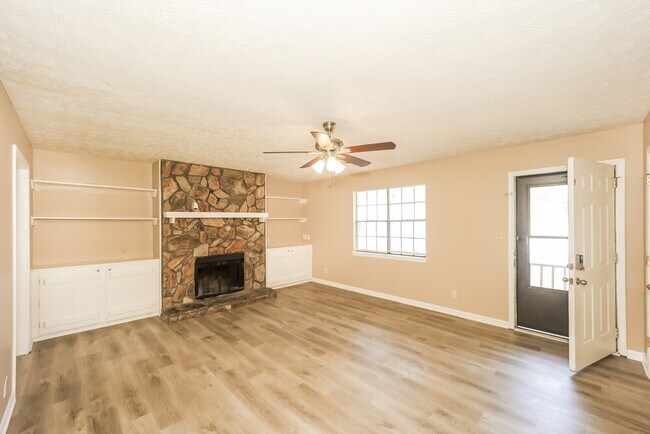 Building Photo - 851 Tall Deer Dr