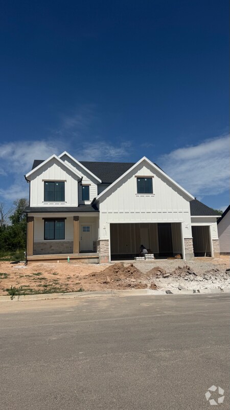 Building Photo - 204 N Rick Way