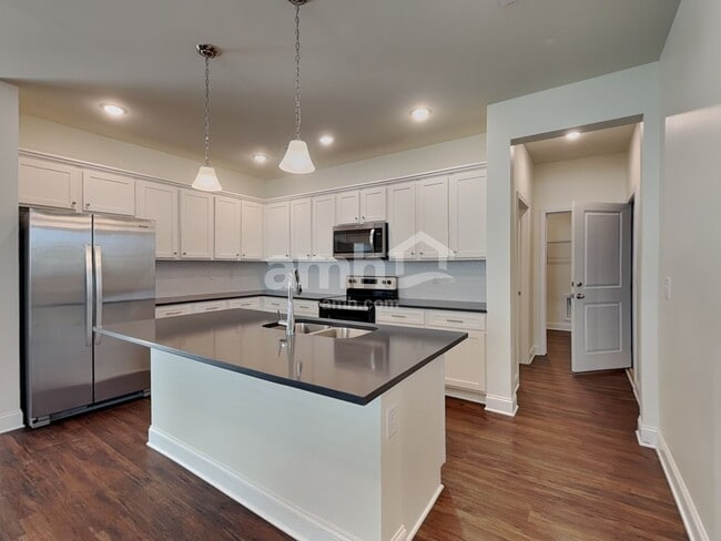 Building Photo - 92 Pecan Dr