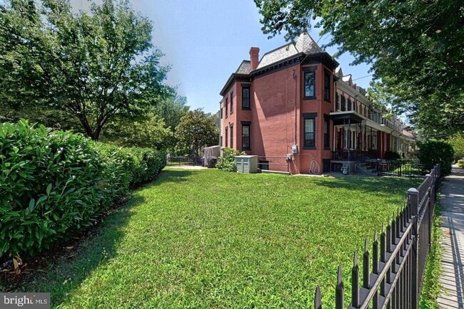 Foto del edificio - 1200 Shepherd St NW