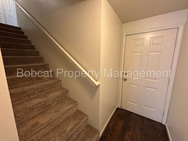 Building Photo - 3958 Village Dr