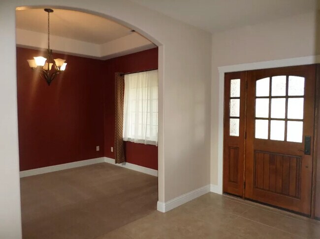 Building Photo - 930 Bellview Ave